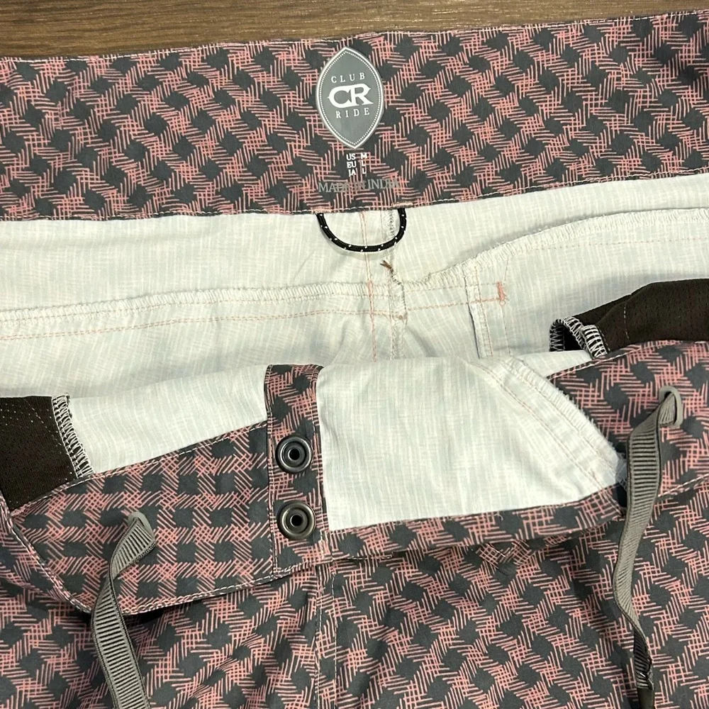 Club Ride Savvy Shorts women’s size Medium 9” inseam Pink Blue checked pattern - Picture 2 of 5